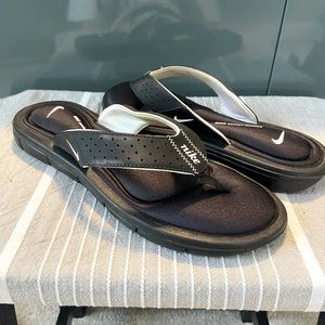 Nike never been worn black flip flops. Size 9